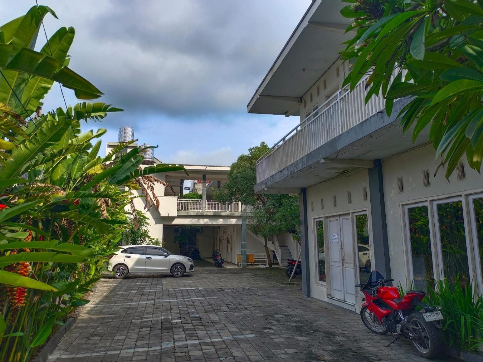 Oemah Jawa Guesthouse Jember Exterior photo